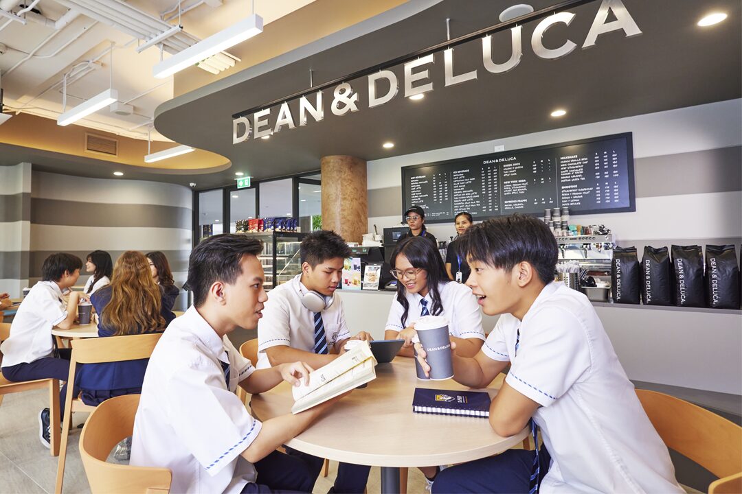 Sut Seng at Dean and Delua
