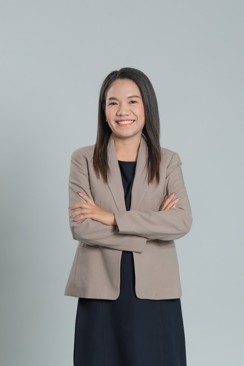 Ms. Kanokwan Suwichagonpong, Thai Teacher