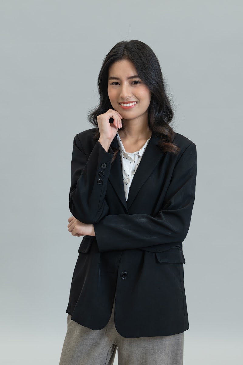 Ms. Sasivimol Chartprateepthong, Thai Teacher